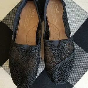 Toms size 5.5 Black Lace Design